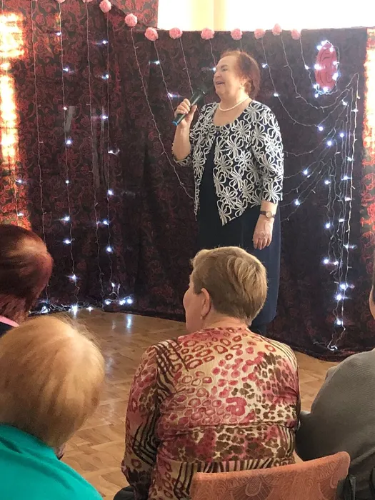 Добрым словом нас мама согреет