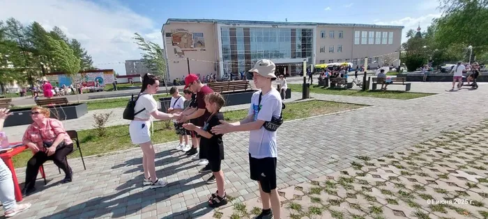 День защиты детей: яркий праздник на площади Мира с Библиотекой для детей и молодежи