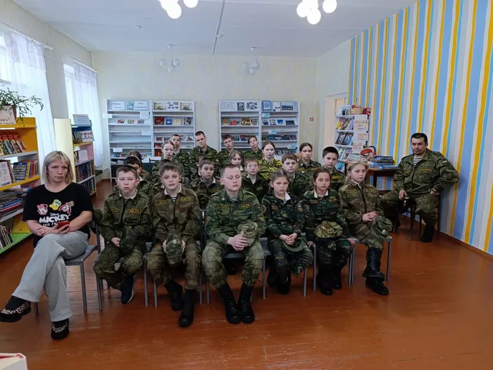 Патриотический час «Традициям корпуса – жить вечно!» в Библиотеке для детей и молодежи