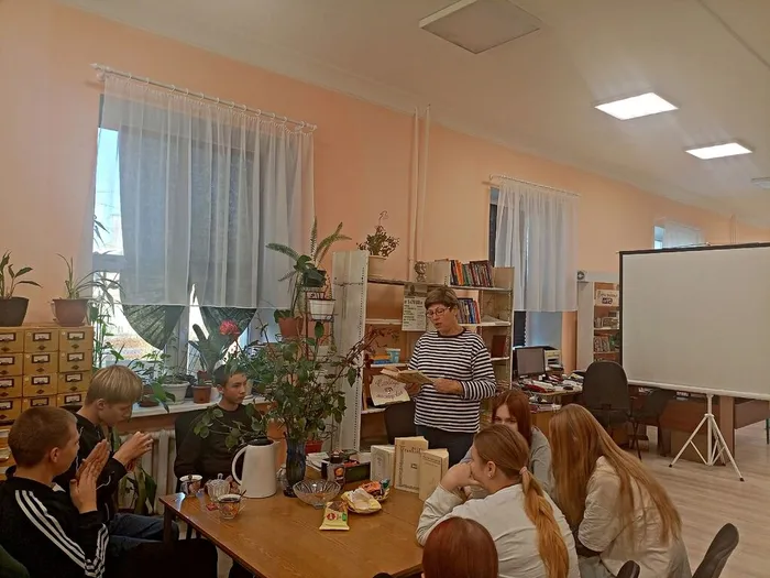Поэтический час «Белые журавли» в Библиотеке семейного чтения п. Калья