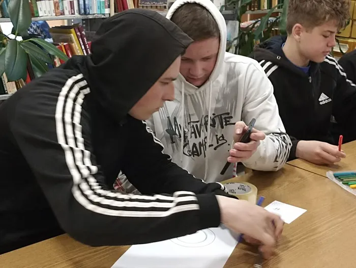 День защиты детей в Библиотеке семейного чтения п. Калья с программой «У книги нет каникул»