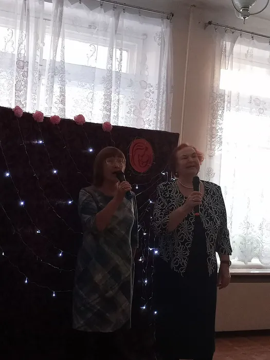 Добрым словом нас мама согреет