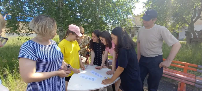 библиотека на скамейке выполняют задания