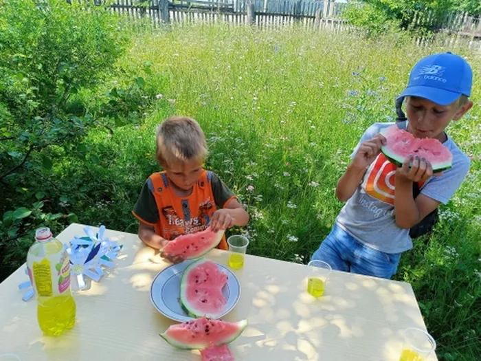 ну очень вкусный арбуз...