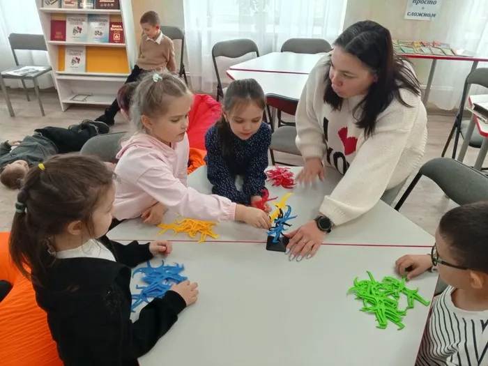 Клуб общения детей в Библиотеке для детей и молодежи (ул. Октябрьская, 29) работает и открыт для Всех желающих