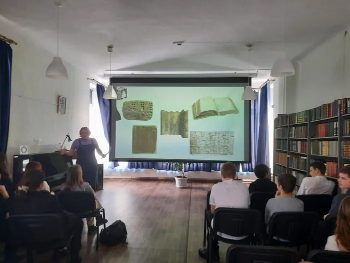 Акция "Дарите книги с любовью" в Центральной городской библиотеке им. А. Н. Арцибашева