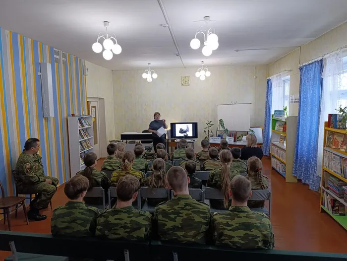 Патриотический час «Традициям корпуса – жить вечно!» в Библиотеке для детей и молодежи