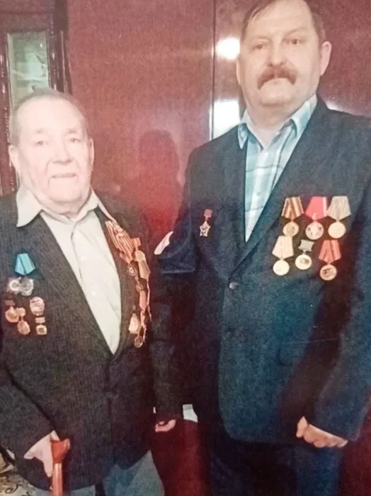Ветеран ВОВ
Л. К. Хариенко
и участник боевых действий
в Афганистане А. П. Кувшинов