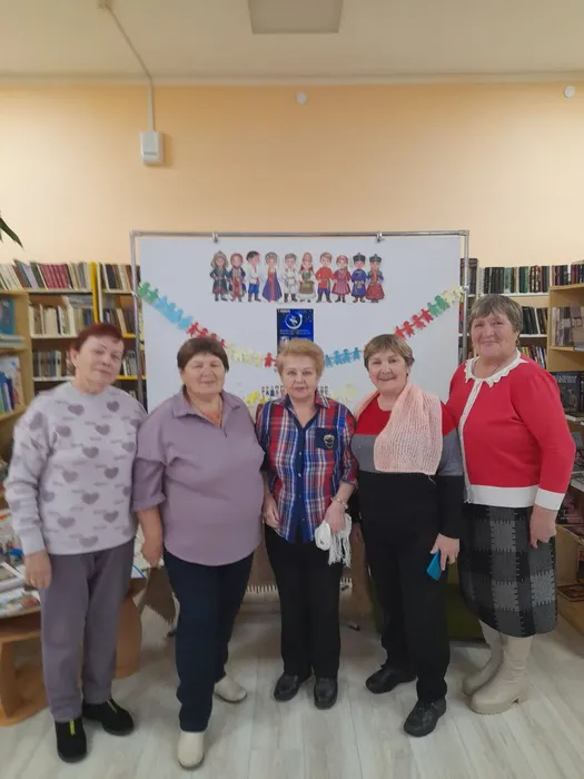 Творческая гостиная  «Я узнал, что у меня есть огромная семья…» в Библиотеке семейного чтения п. Калья