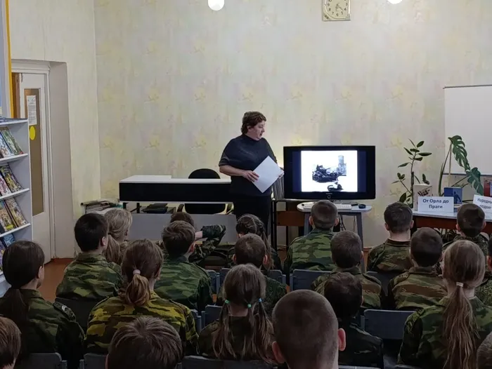 Патриотический час «Традициям корпуса – жить вечно!» в Библиотеке для детей и молодежи