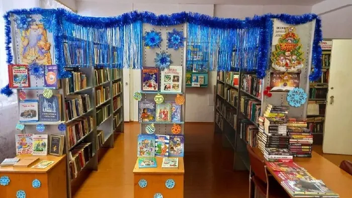 Новогодние книжно - иллюстрированные выставки в Библиотеках Североуральского муниципального округа