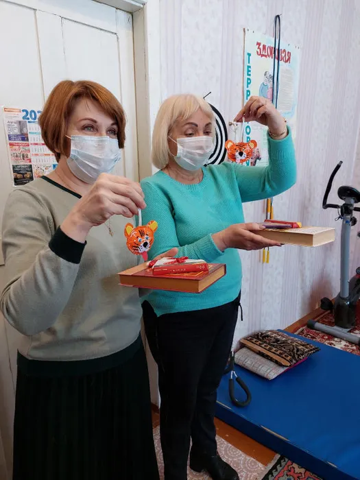 подарки дарили Евсеева и МЕньшикова.JPG