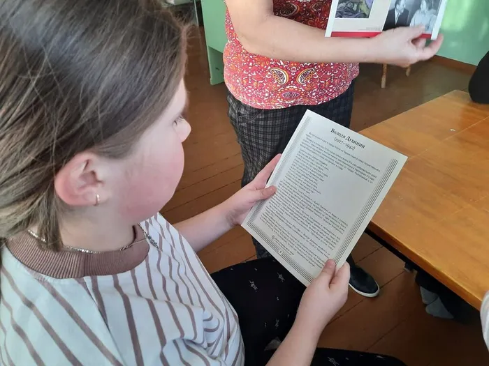 Патриотический час «Нам вечно помнить подвиги Героев» в Библиотеке п. Сосьва