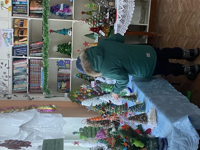 Декоративно - прикладной конкурс «Новогодняя красавица» прошел в Библиотеке п. Черемухово