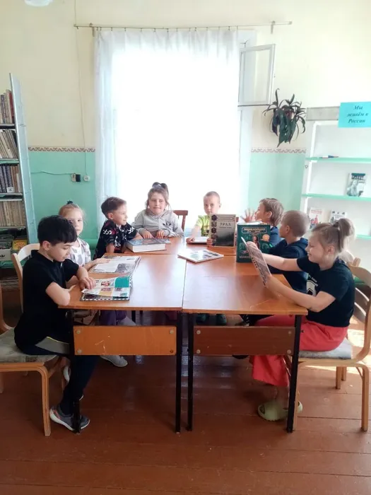 Познавательный час «Россия – Родина моя» в Библиотеке п. Сосьва