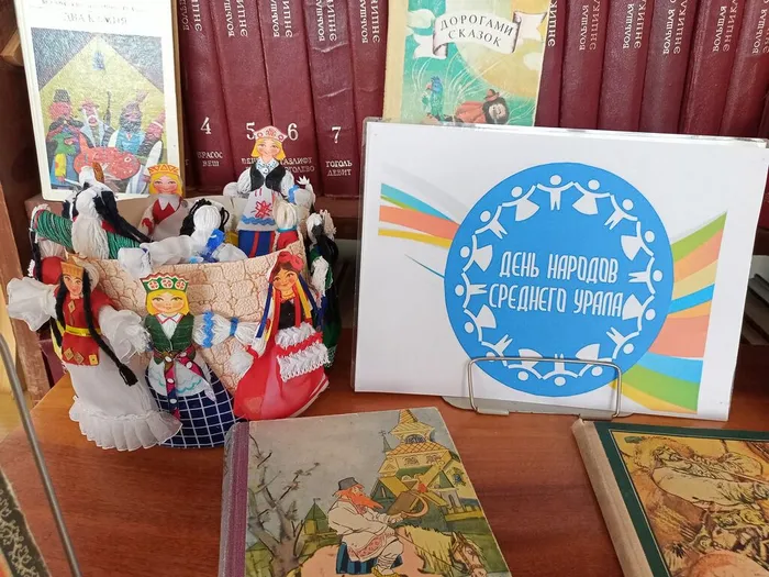 макет кукл в костюмах