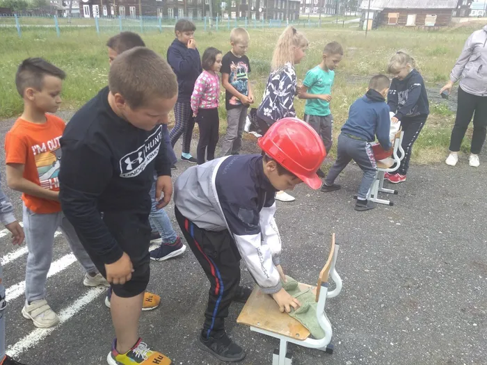 помоги одеться