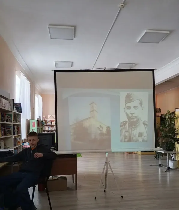 📕 Час мужества "Людьми прославлен наш Урал (УДТК) в Библиотеке семейного чтения п. Калья