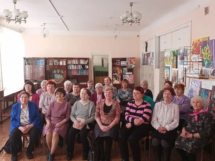 Добрым словом нас мама согреет