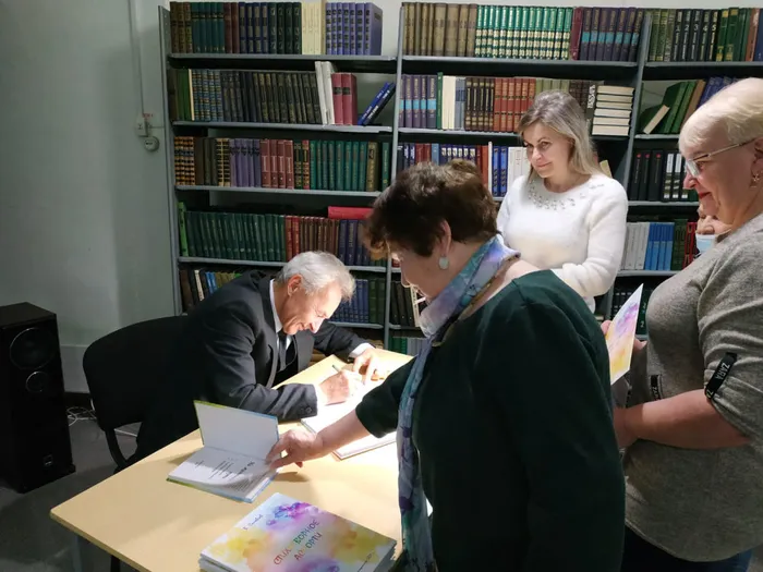 Фото с Презентации книги