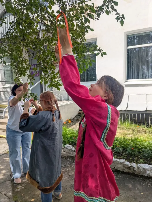 Манси — ма от «Зелёного дозора» на летней площадке «Солнцеворот» в День молодежи