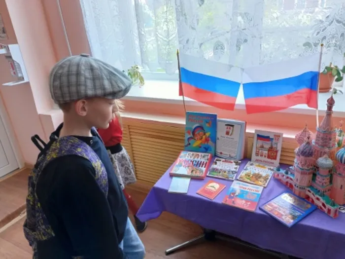 выставка в библиотеке.jpg