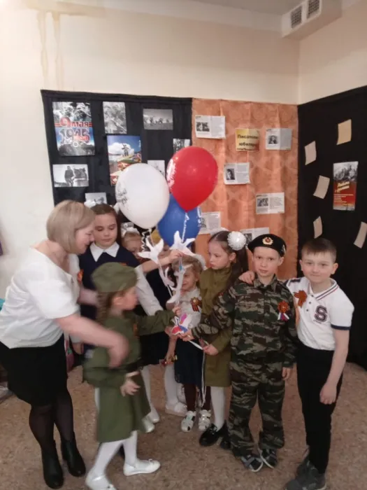 День Победы см Библиотекой для детей и молодежи!