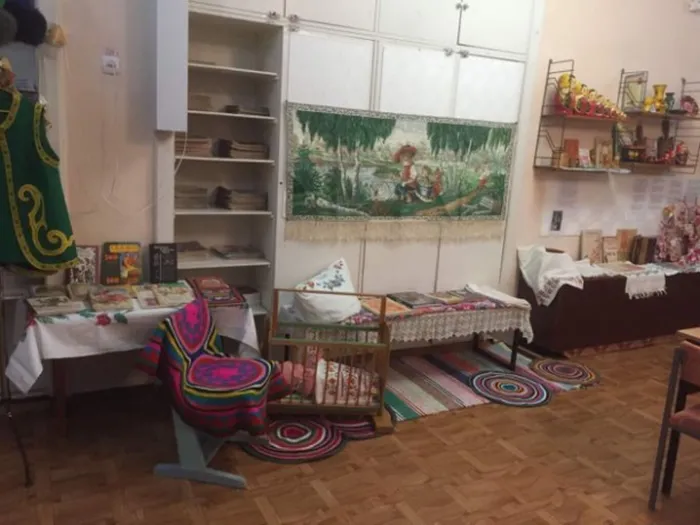 Выставка - экспозиция "Традиции живая нить"