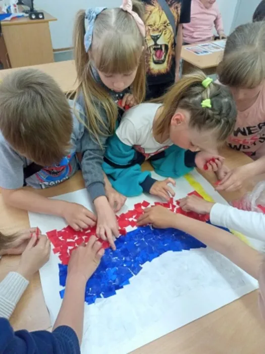 2,3 отряд клеют флаг