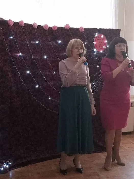 Добрым словом нас мама согреет