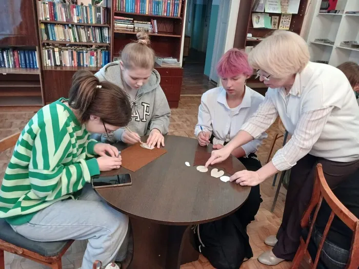 Чебурашковая мастерская открылась в Библиотеке п. Черемухово!