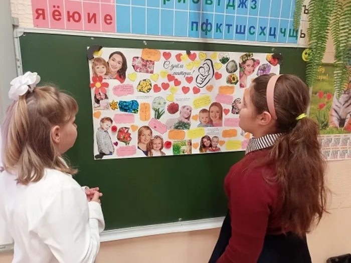 рассматривают дети свою газету