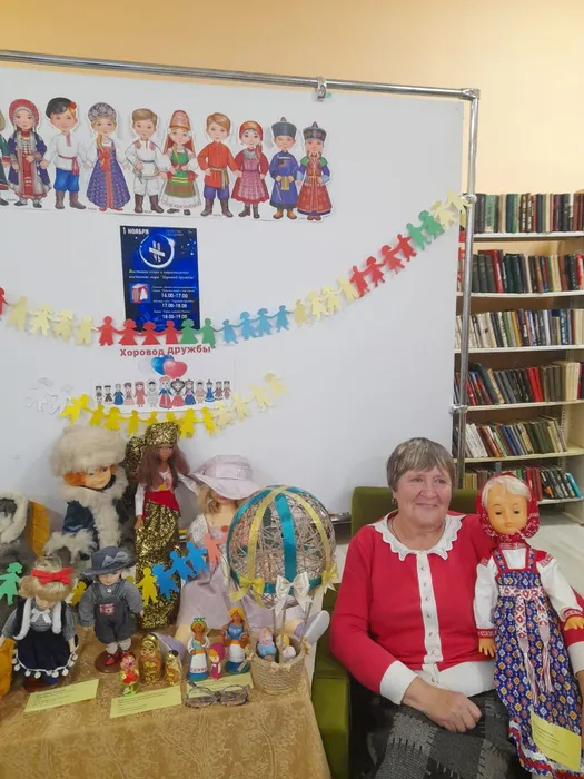 Творческая гостиная  «Я узнал, что у меня есть огромная семья…» в Библиотеке семейного чтения п. Калья