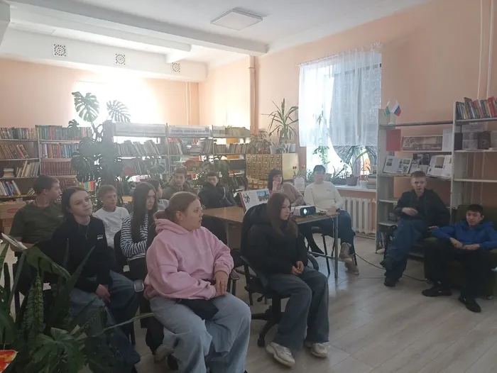 📕 Час мужества "Людьми прославлен наш Урал (УДТК) в Библиотеке семейного чтения п. Калья