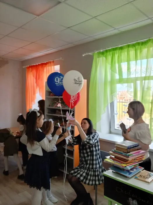 День Победы см Библиотекой для детей и молодежи!