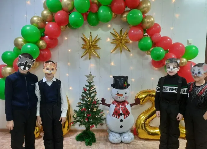 Игровая мозаика «Ёлка зажигает огни» в Центральной городской  библиотеке имени А. Н. Арцибашева