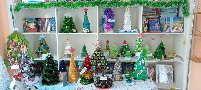 Декоративно - прикладной конкурс «Новогодняя красавица» прошел в Библиотеке п. Черемухово