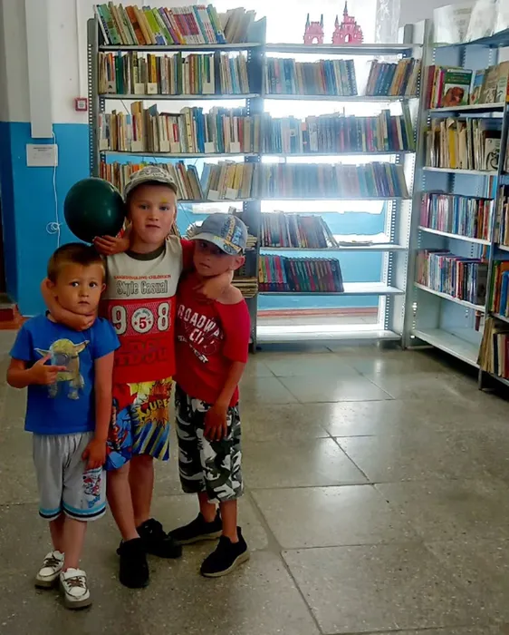 "Здравствуй, праздник! Здравствуй, лето!" с Библиотекой пос.Покровск -Уральский