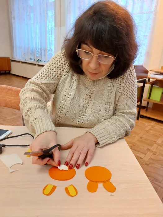 Фарнина помогала участницам.JPG