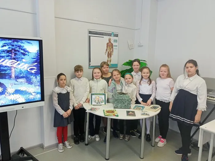 выставка и девочки 4 класс