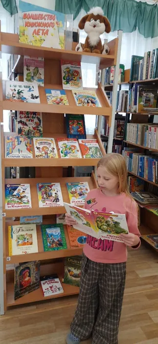 Книжная выставка "Волшебство книжного лета"!