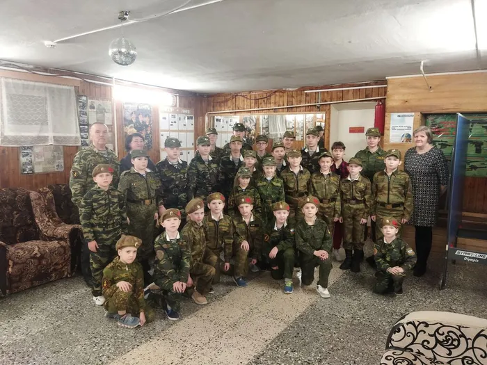 Патриотический час «России верные сыны»