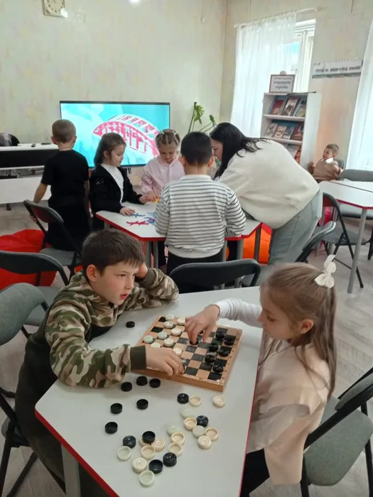 Клуб общения детей в Библиотеке для детей и молодежи (ул. Октябрьская, 29) работает и открыт для Всех желающих