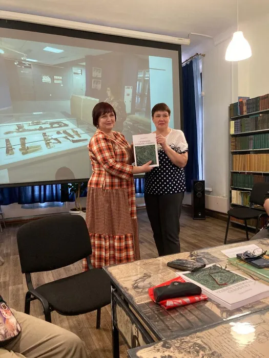 Презентация книги писателя Натальи Паэгле «Симфония художника Райшева» в Центральной городской библиотеке имени А. Н. Арцибашева