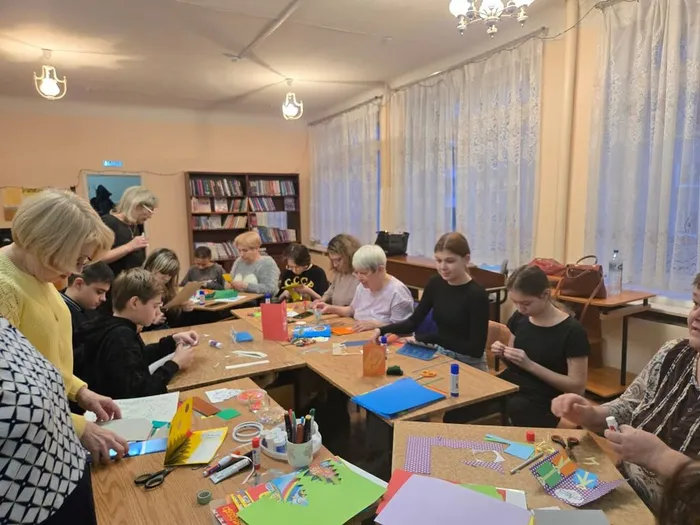 Мастер-класс "Новогодняя открытка воину" в библиотеке поселка Черемухово