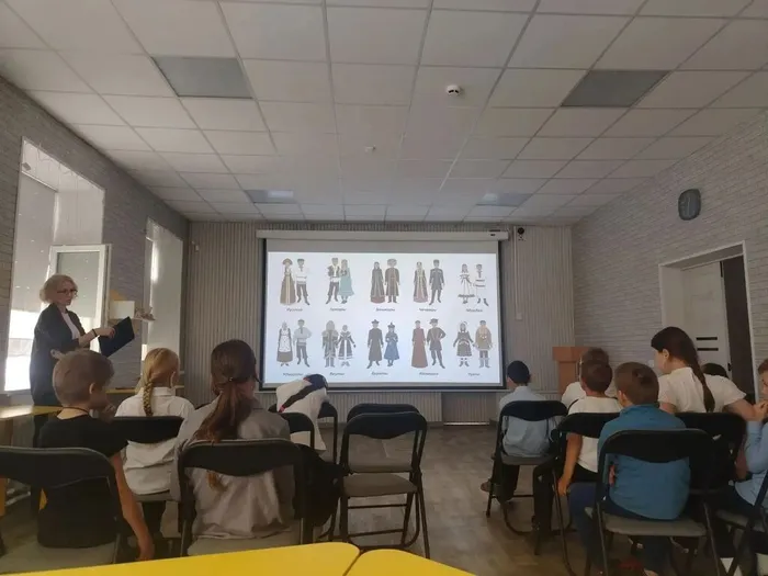 Час патриотизма «Наша страна — Российская Федерация» в Центральной городской библиотеке им. А. Н. Арцибашева