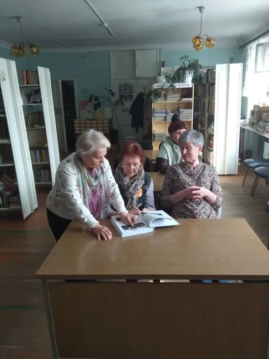 Презентация &nbsp;книги&nbsp; С.Н. Адеевой «Горит огонь в «Роще Памяти»