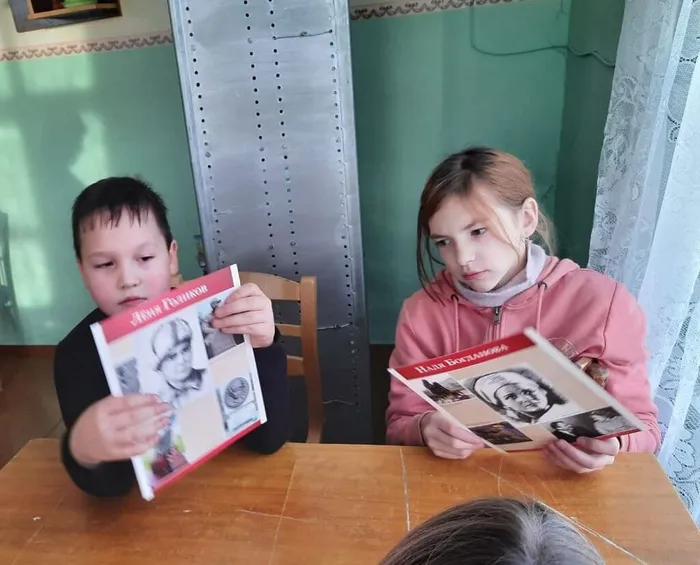 Патриотический час «Нам вечно помнить подвиги Героев» в Библиотеке п. Сосьва