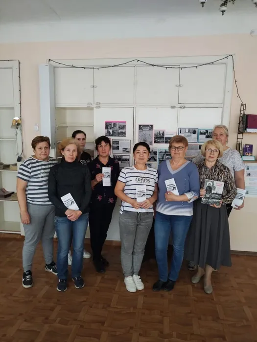 Литературно - информационный час «Поэзия Донбасса» прошел в Библиотеке поселка Черемухово