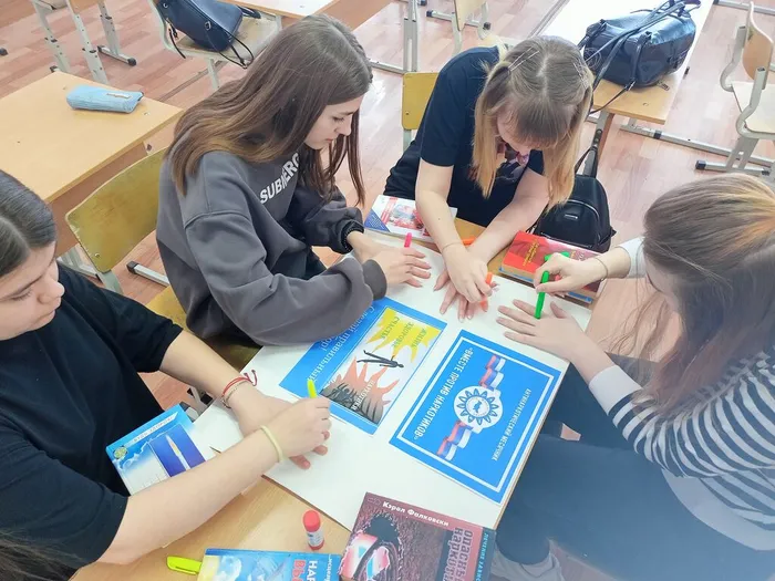 11 класс и плакат